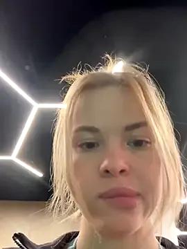 SMELLSEX — FULL NAKED CUM SHOW IN MENS SHOWER ROOM