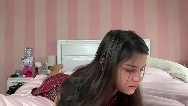 TheDaisyPink model from StripChat