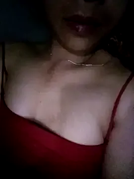 uyen-gogo model from StripChat