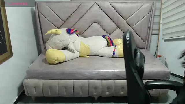 Velvet_Moon_V on StripChat 