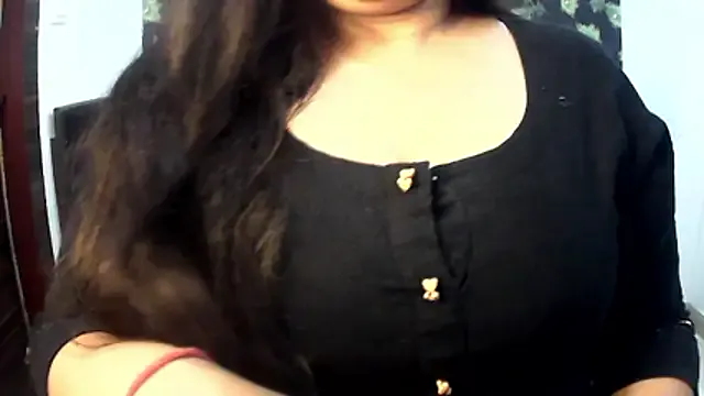 Yoursnandini8 model from StripChat